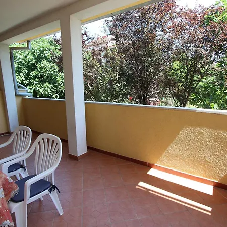 Apartment Gemuetliche Lora 2 In
