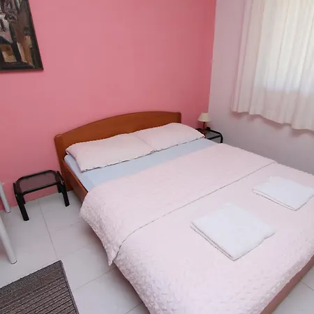 Apartment Gemuetliche Lora 2 In